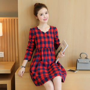 Enhancing Your Maternity Style with Our Cotton Plaid Mid-Length Maternity Dress